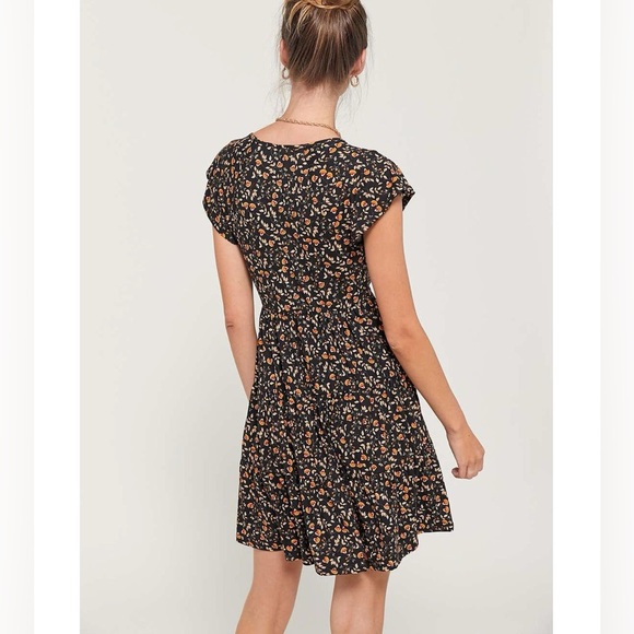 Urban Outfitters Julia Deep V Ruffle Dress Black Fall Floral Print - Size Large - Picture 2 of 9